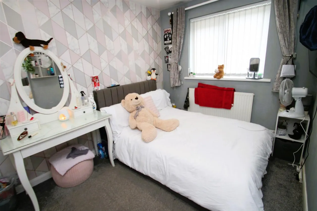 St. Giles Close, Rowley Regis, photo 5