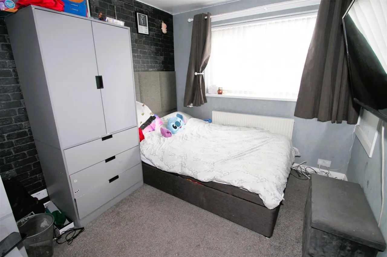 St. Giles Close, Rowley Regis, photo 9
