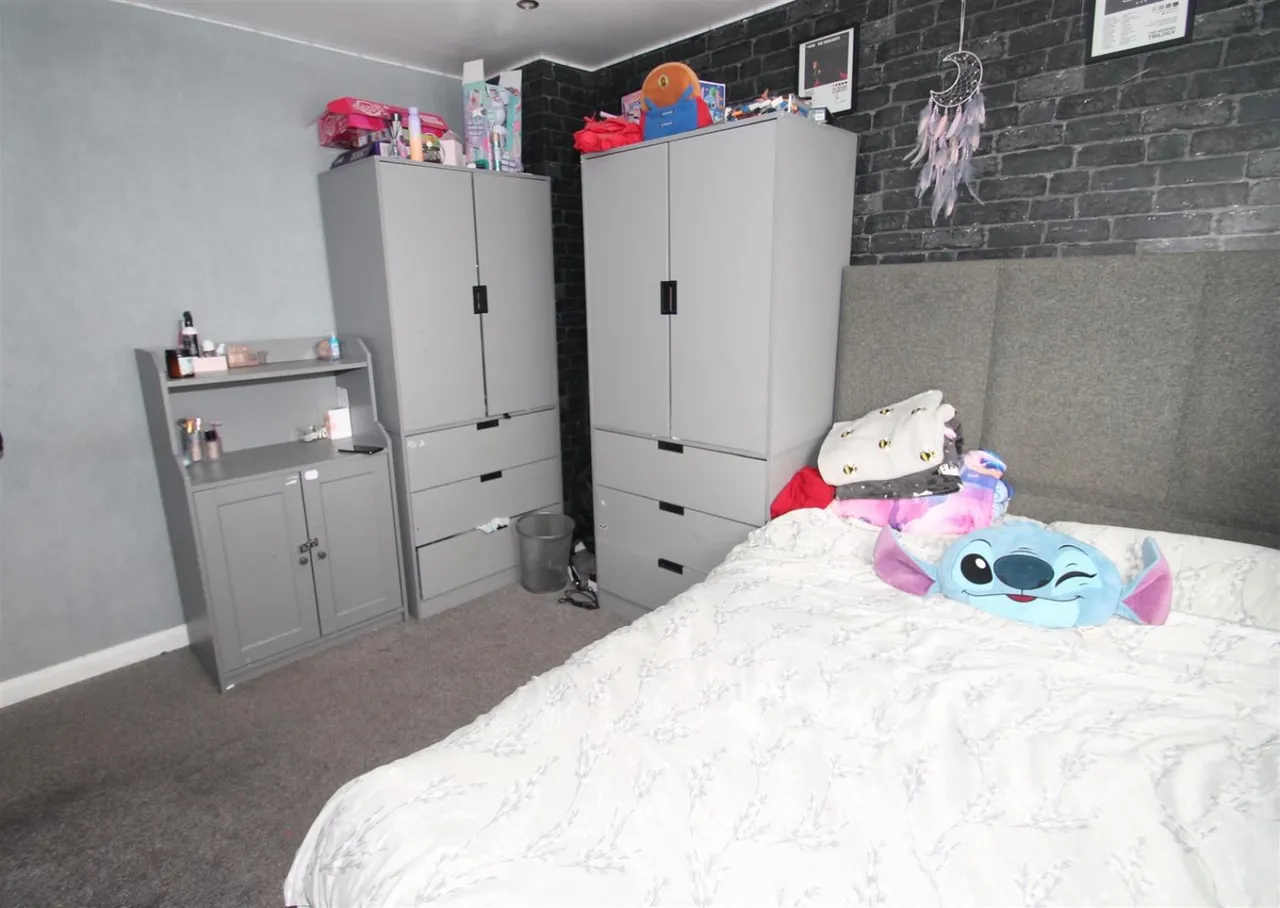 St. Giles Close, Rowley Regis, photo 8
