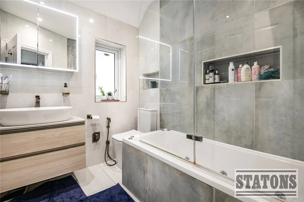 High Road, Whetstone, London, N20 9PT, photo 20