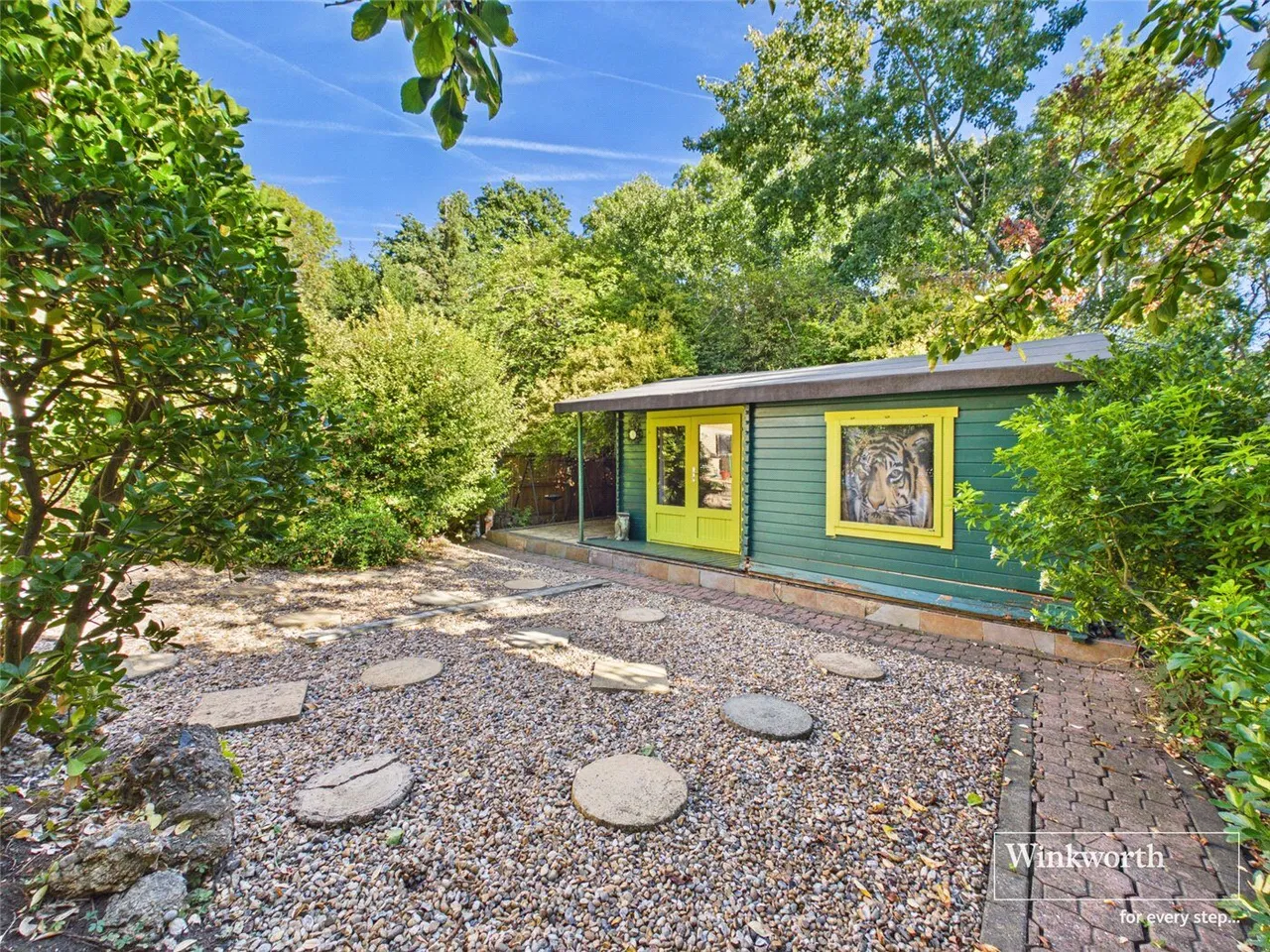 Holders Hill Drive, Hendon, NW4, photo 30