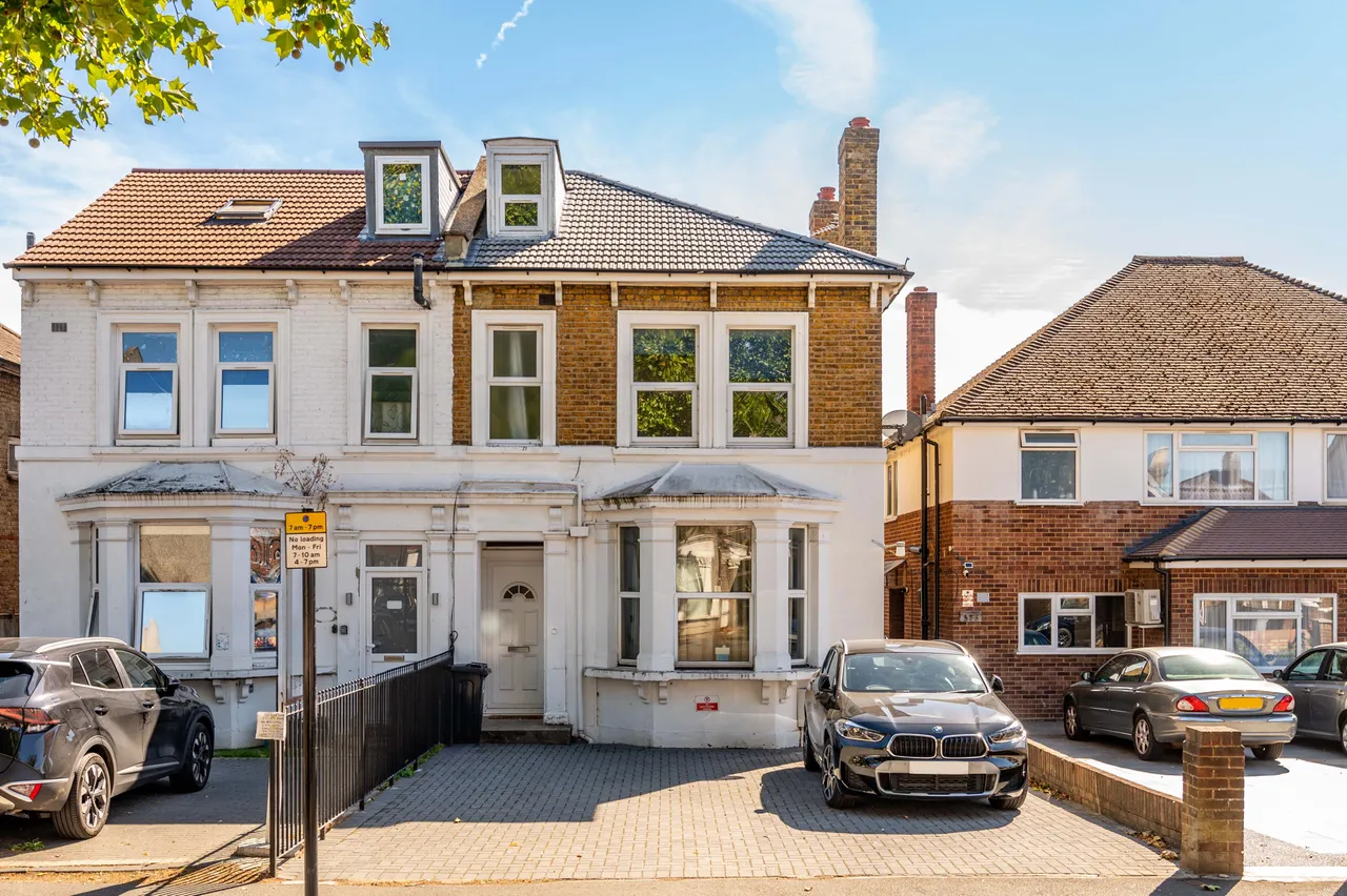 2 bed flat for sale — 376b Hanworth Road, Hounslow