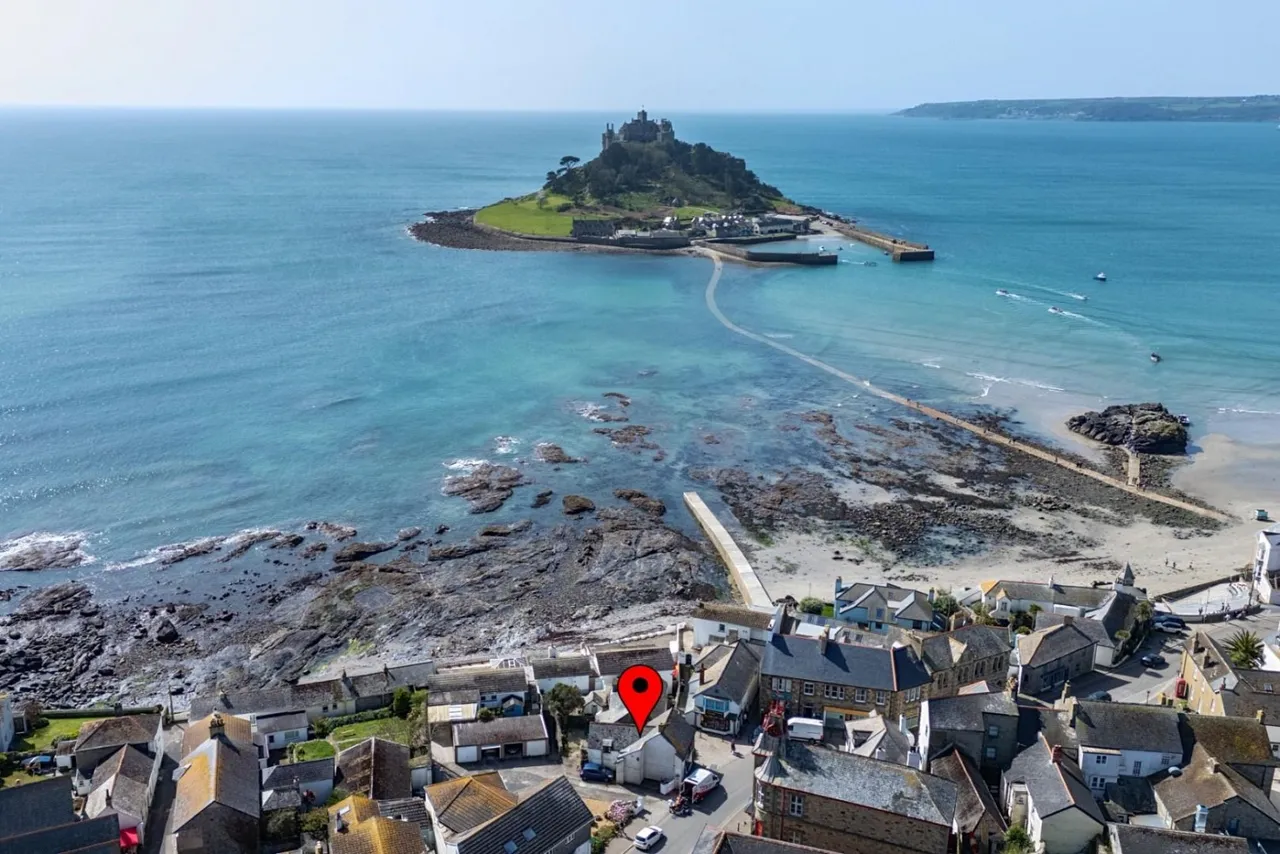 1 bed house for sale, The Square, Marazion, TR17
