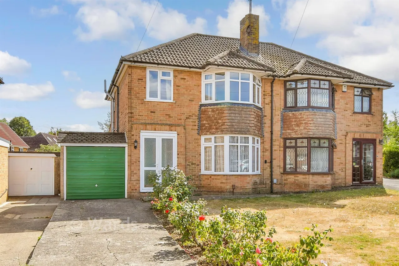 3 bed house for sale, Meadow Walk, Snodland, ME6