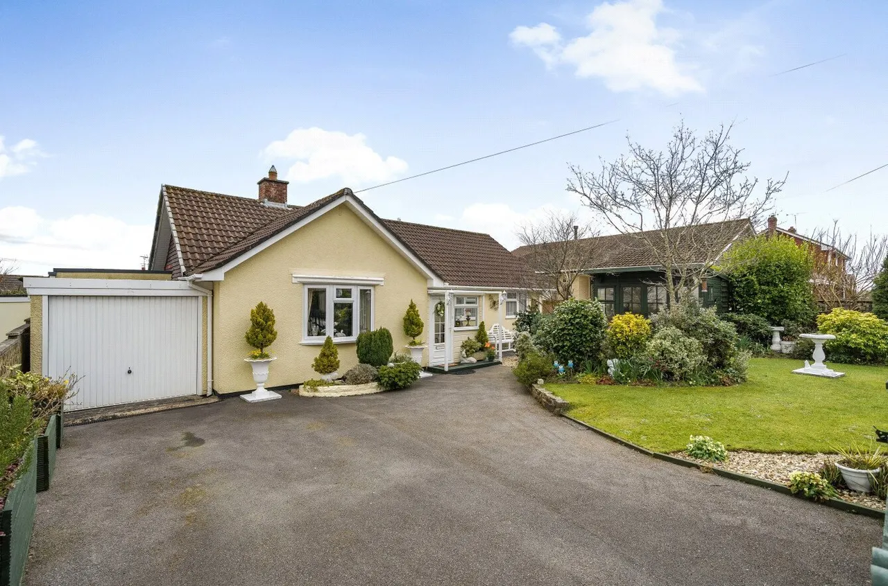 3 bed property for sale — Cricket Close, Chulmleigh, EX18