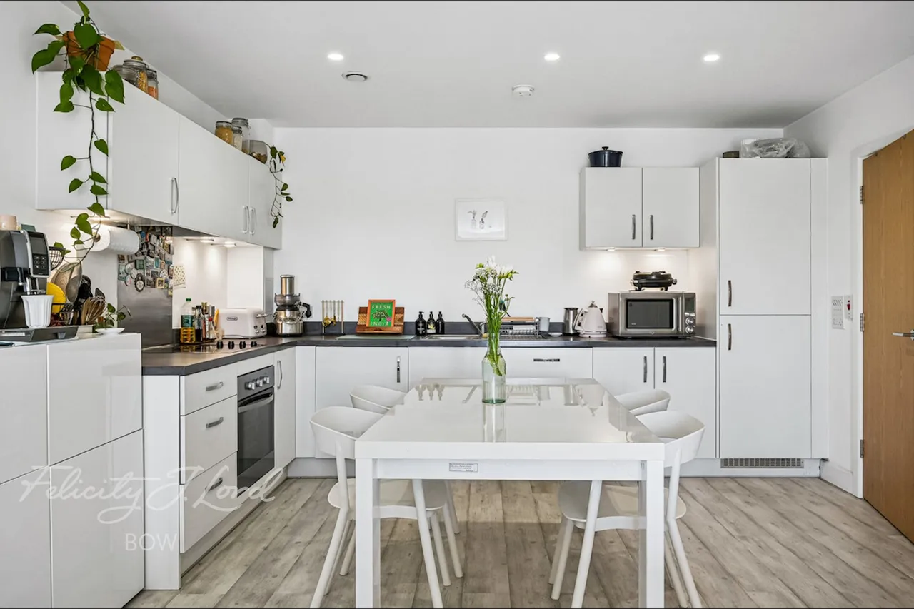 St Clements Avenue, London, photo 9