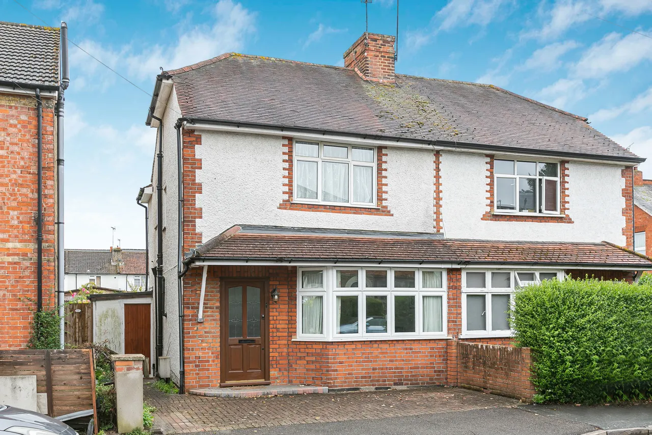 3 bed house for sale, Queens Road, Egham, TW20