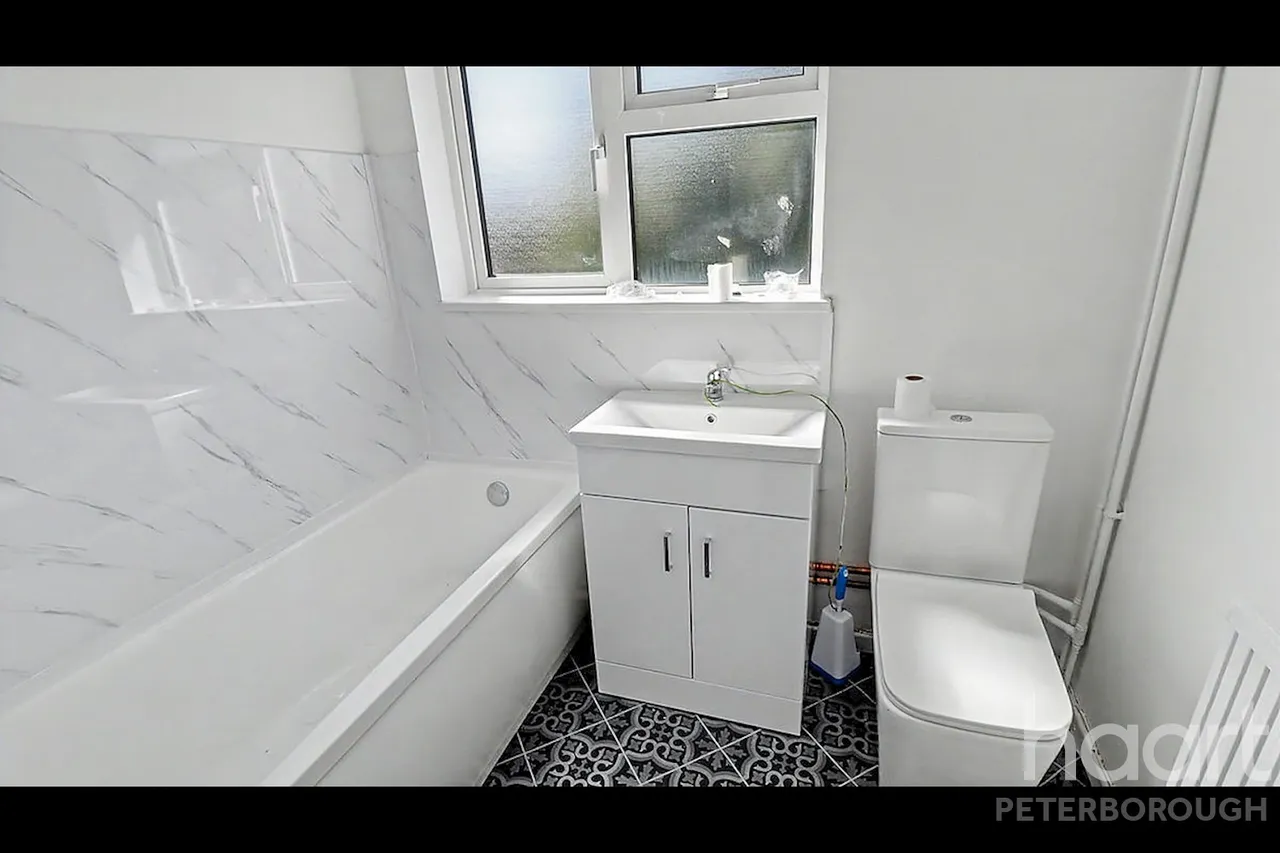Lavender Crescent, Dogsthorpe, PE1, photo 4