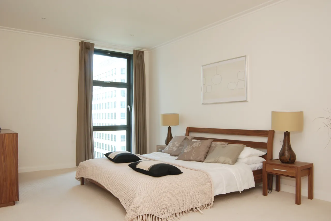 Flat 110 Discovery Dock Apartments West, 2 South Quay Square, London, photo 3