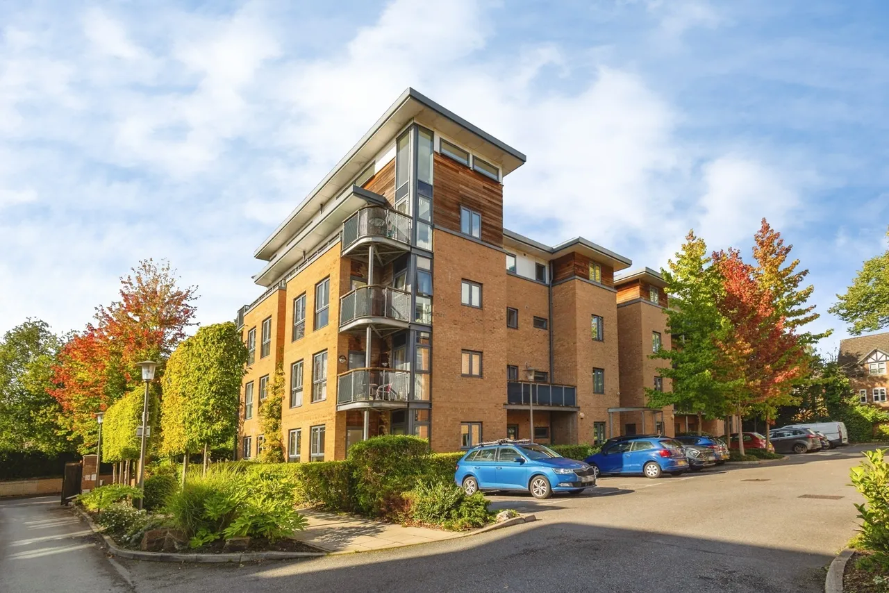 2 bed flat for sale, Larke Rise, Didsbury, M20