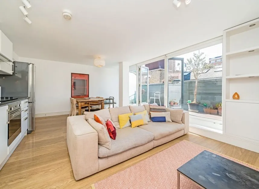 Brownlow Mews, Bloomsbury, WC1N, photo 2