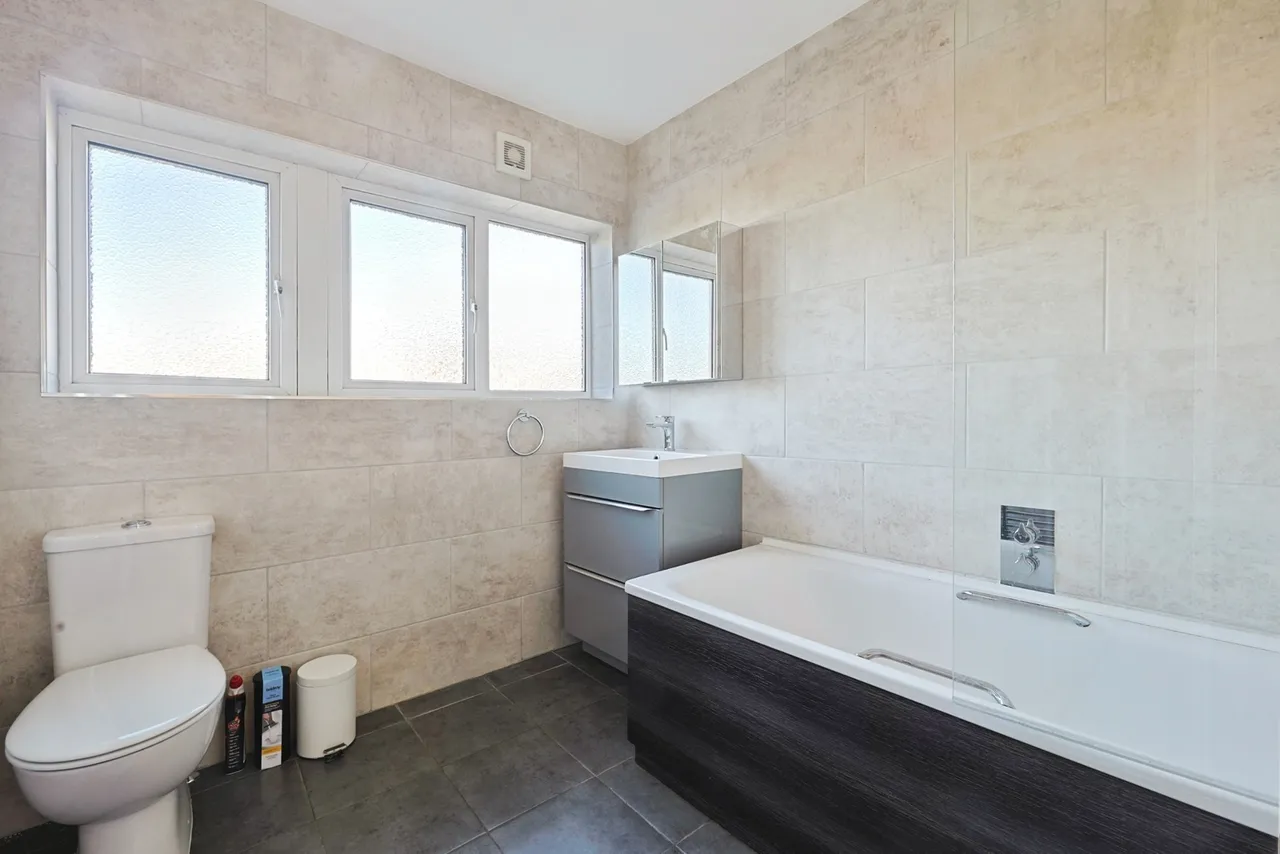 Park Drive, London, W3, photo 18