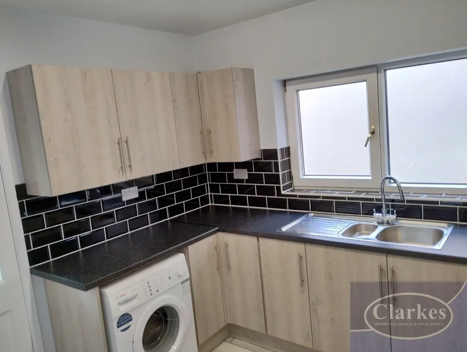 Acton Road, Wallisdown, photo 3