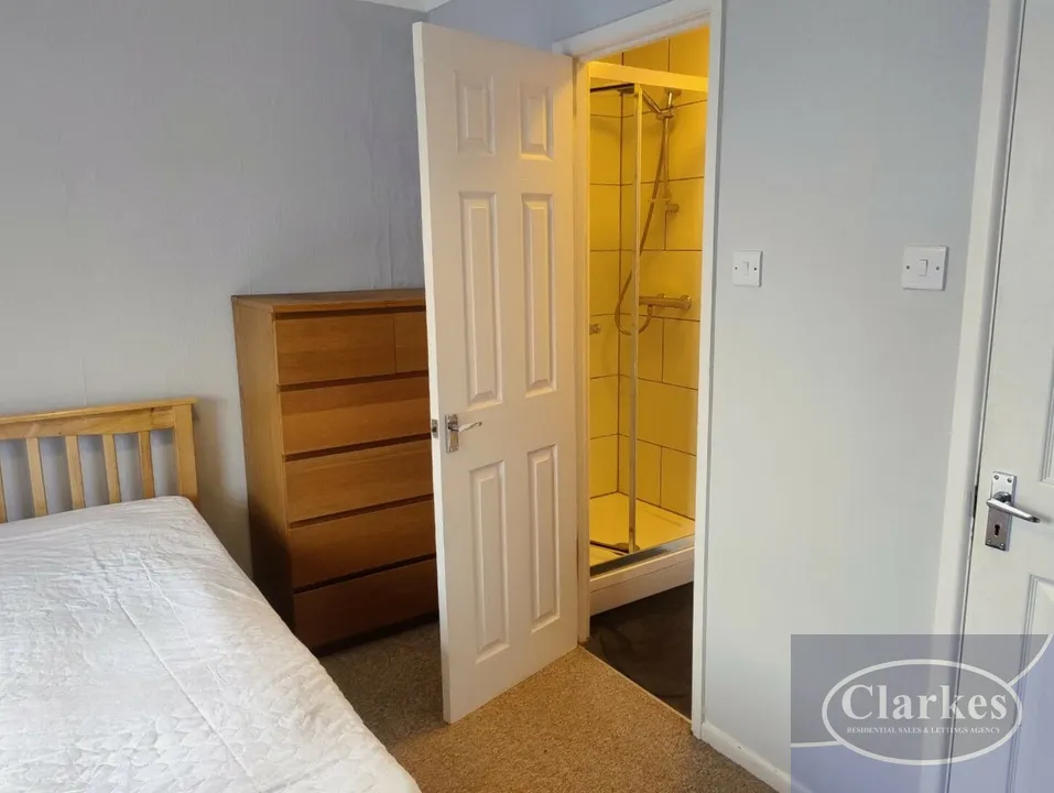 Acton Road, Wallisdown, photo 7
