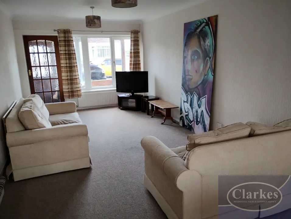 Acton Road, Wallisdown, photo 5