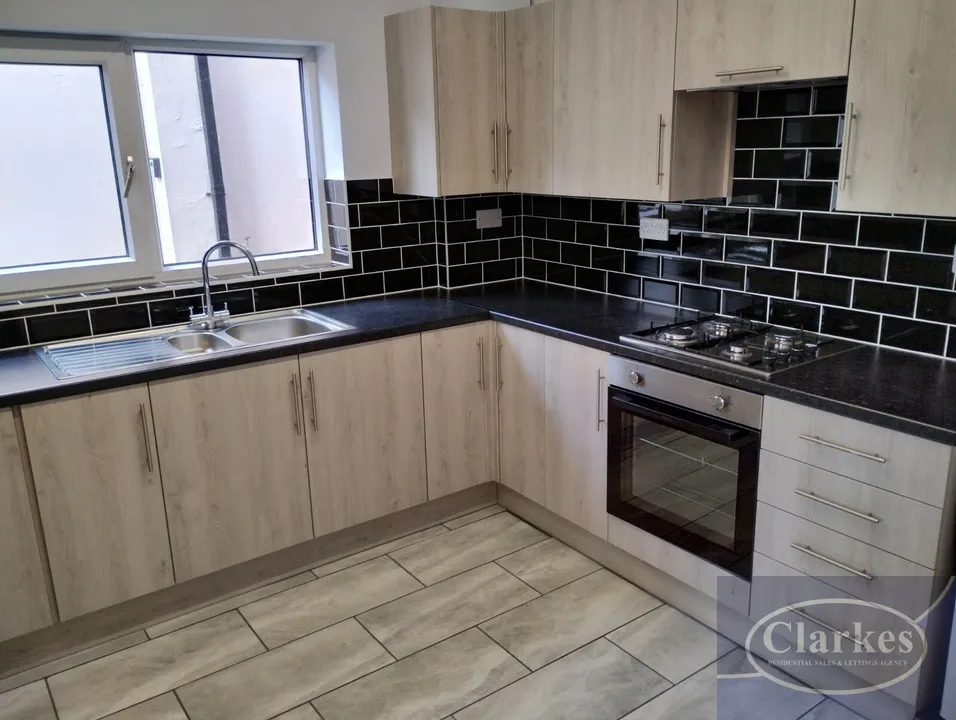 Acton Road, Wallisdown, photo 2