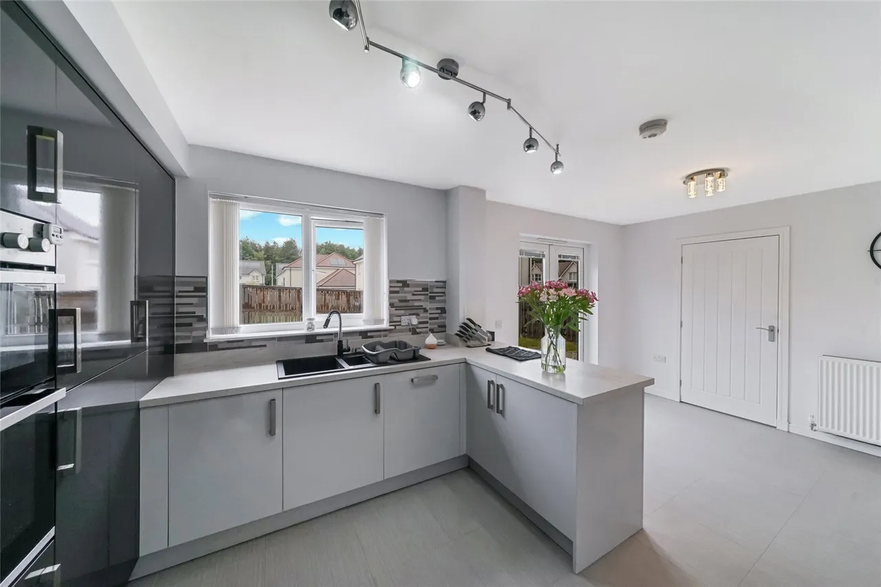 Caldercruix Crescent, Livingston, West Lothian, EH54, photo 3