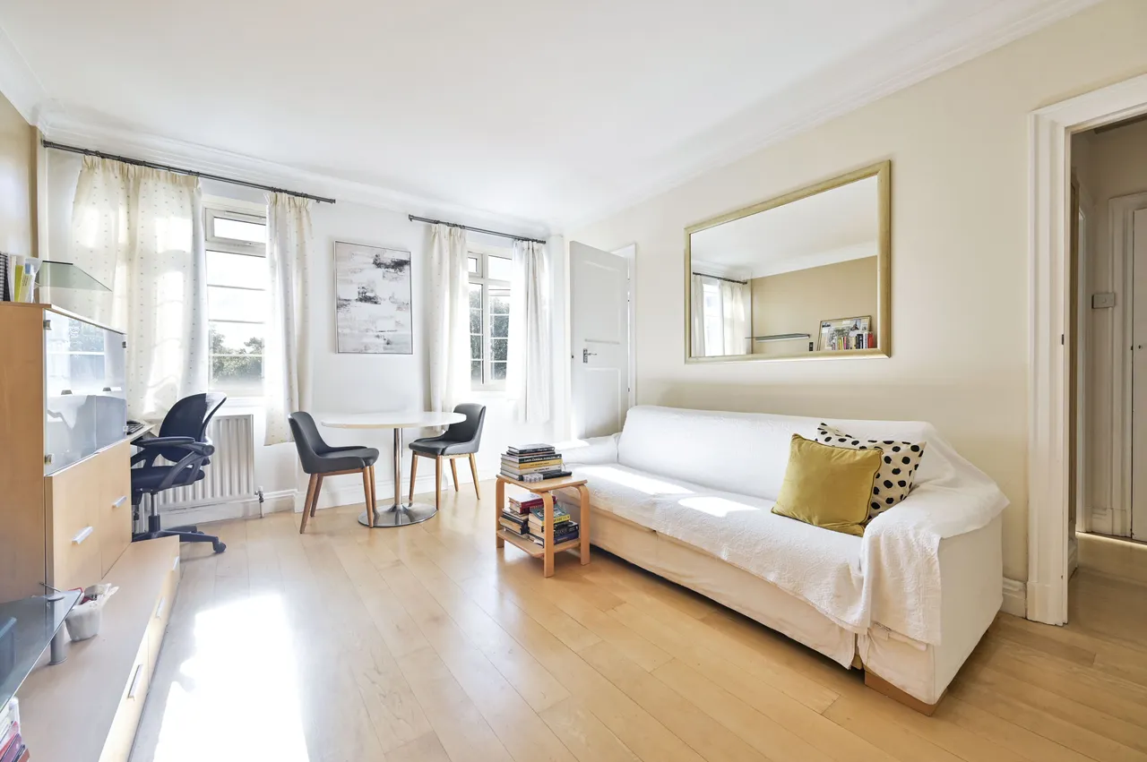 flat for sale — 143 Chatsworth Court, Pembroke Road, London
