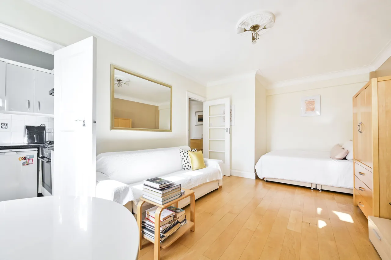 143 Chatsworth Court, Pembroke Road, London, photo 3