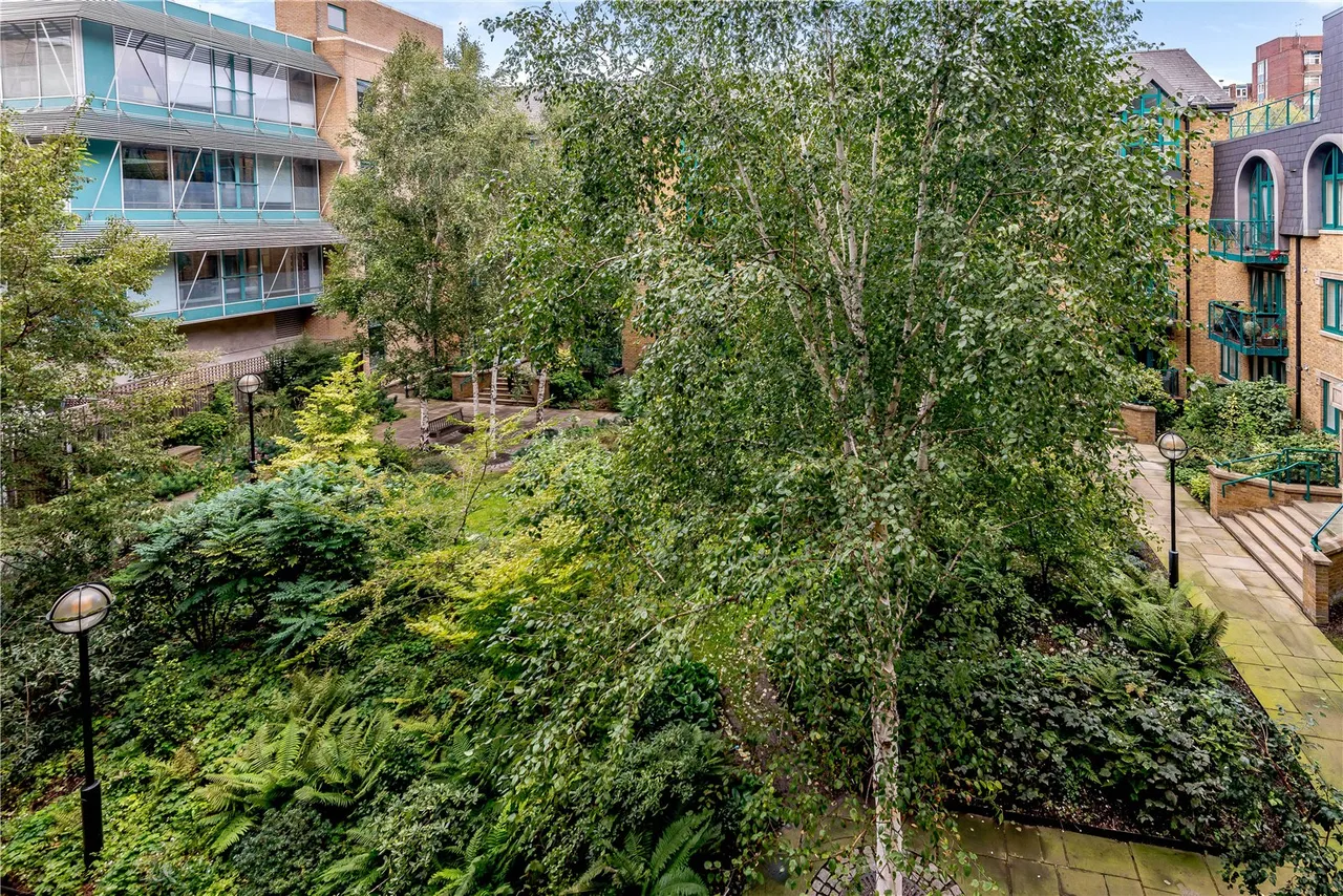 Westminster Bridge Road, SE1, photo 10
