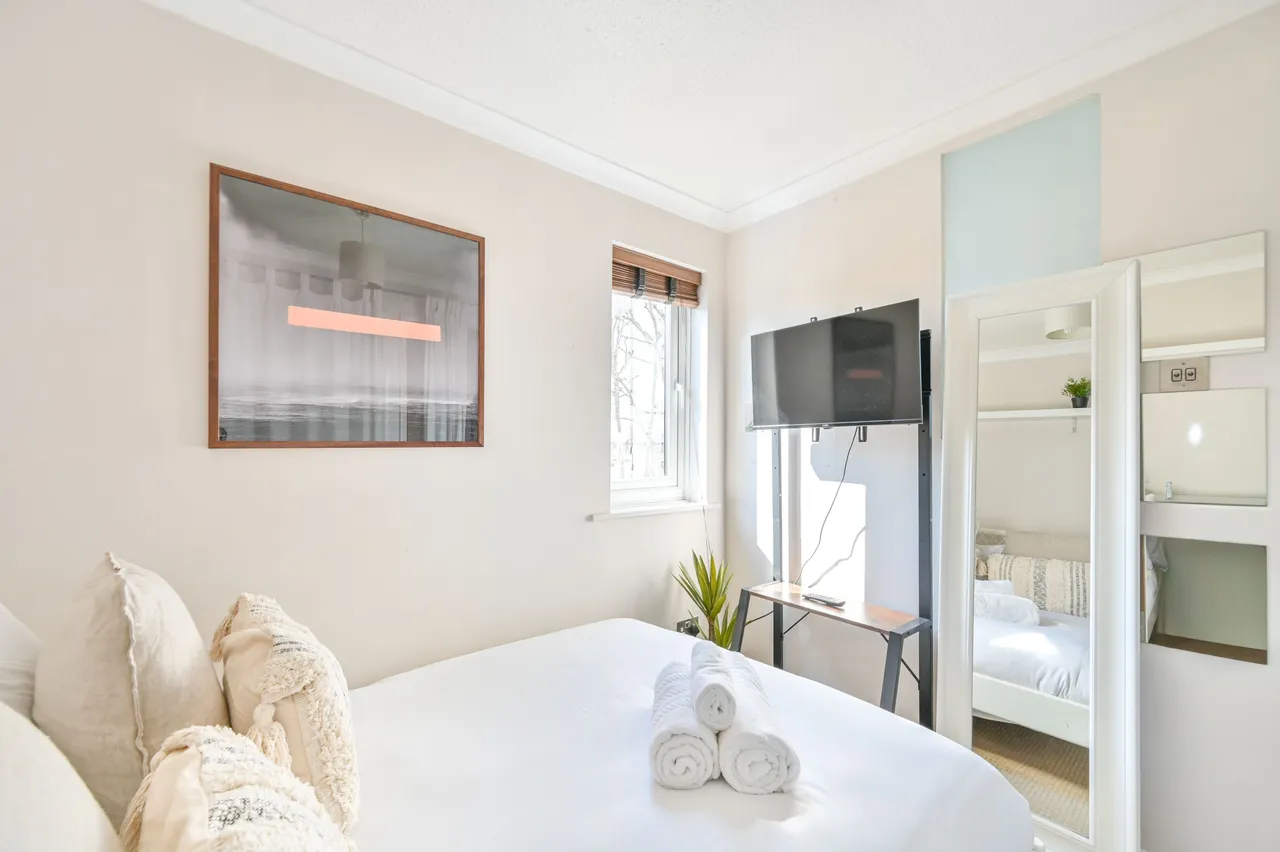 24 Albany Court, 1 Trenmar Gardens, London, photo 8