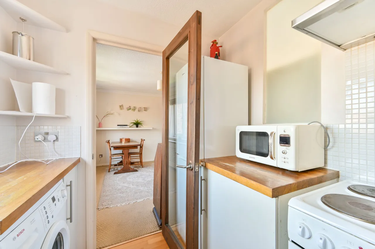 24 Albany Court, 1 Trenmar Gardens, London, photo 6