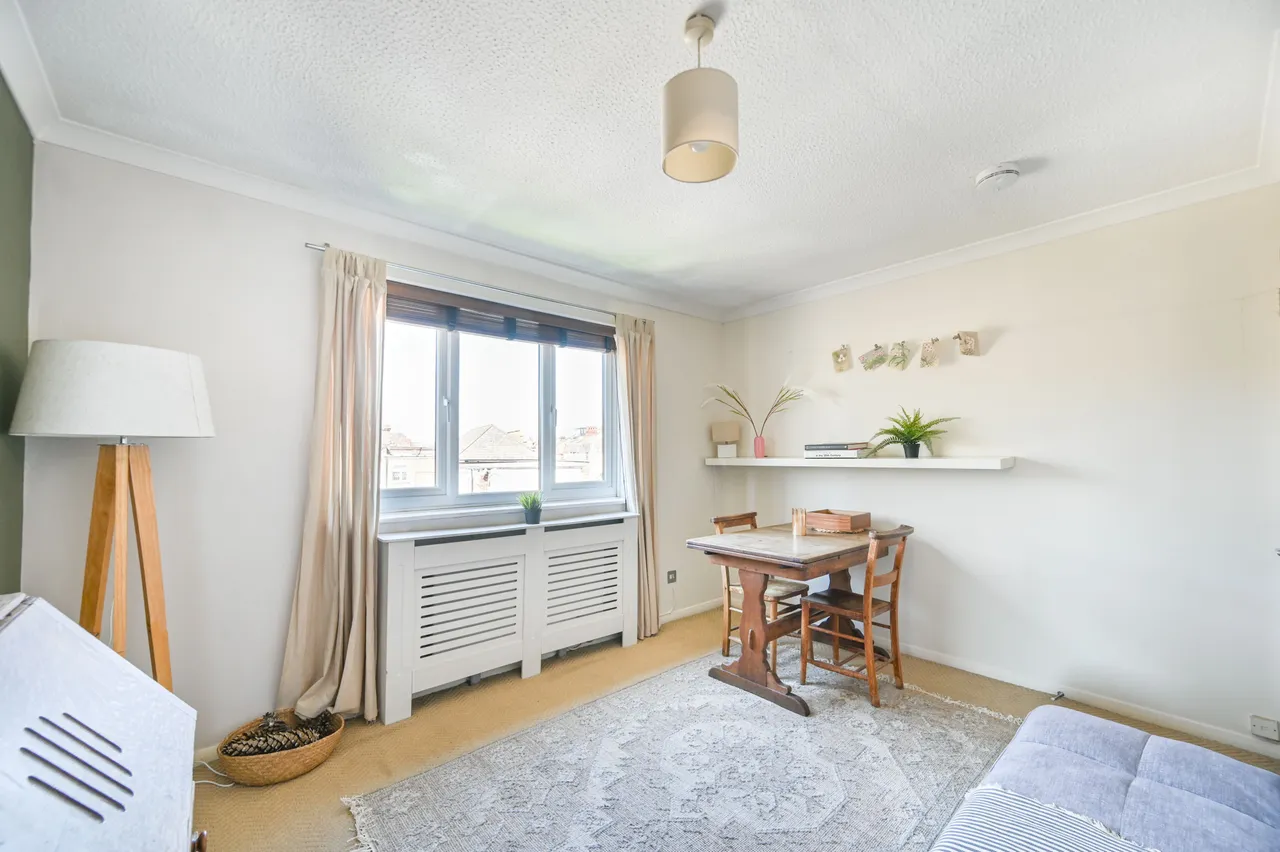24 Albany Court, 1 Trenmar Gardens, London, photo 4