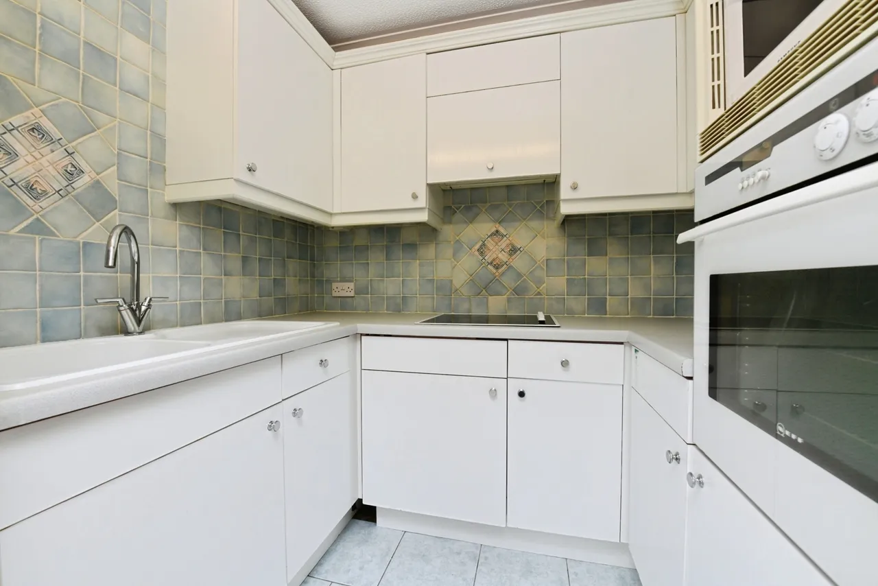 Sawyers Hall Lane, BRENTWOOD, Essex, CM15, photo 5