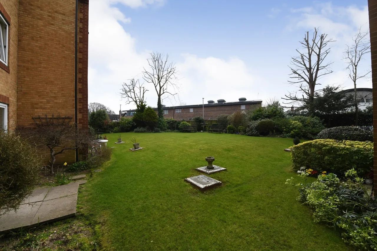 Sawyers Hall Lane, BRENTWOOD, Essex, CM15, photo 12