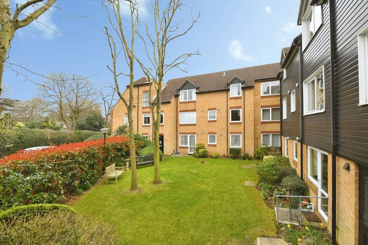 1 bed flat for sale — Sawyers Hall Lane, BRENTWOOD, Essex, CM15