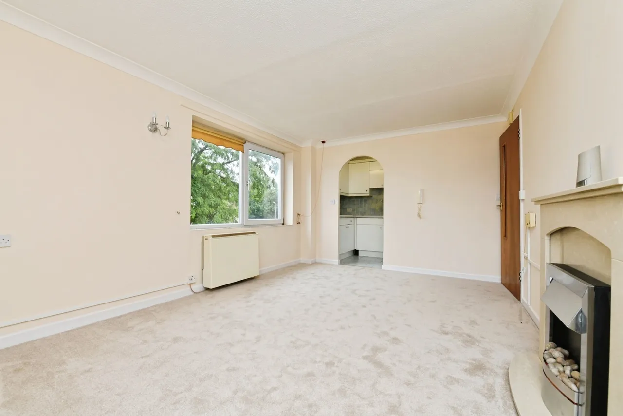Sawyers Hall Lane, BRENTWOOD, Essex, CM15, photo 3