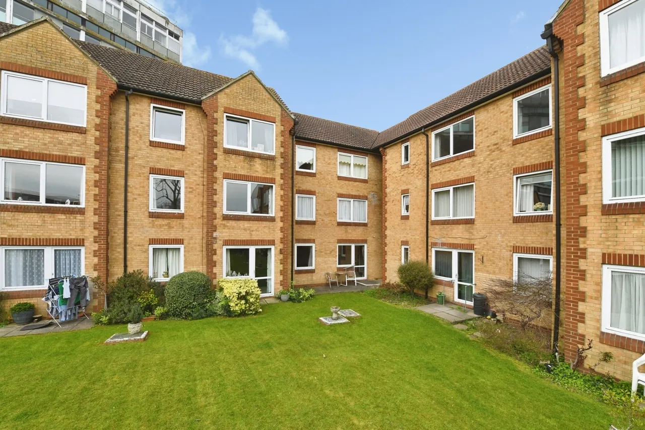 Sawyers Hall Lane, BRENTWOOD, Essex, CM15, photo 13