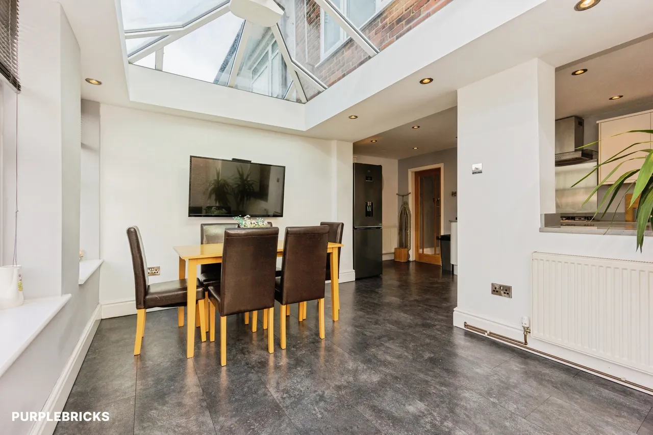Bentley Road, Denton, M34, photo 11