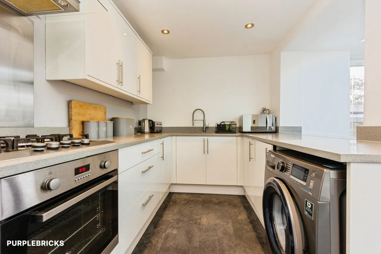 Bentley Road, Denton, M34, photo 13