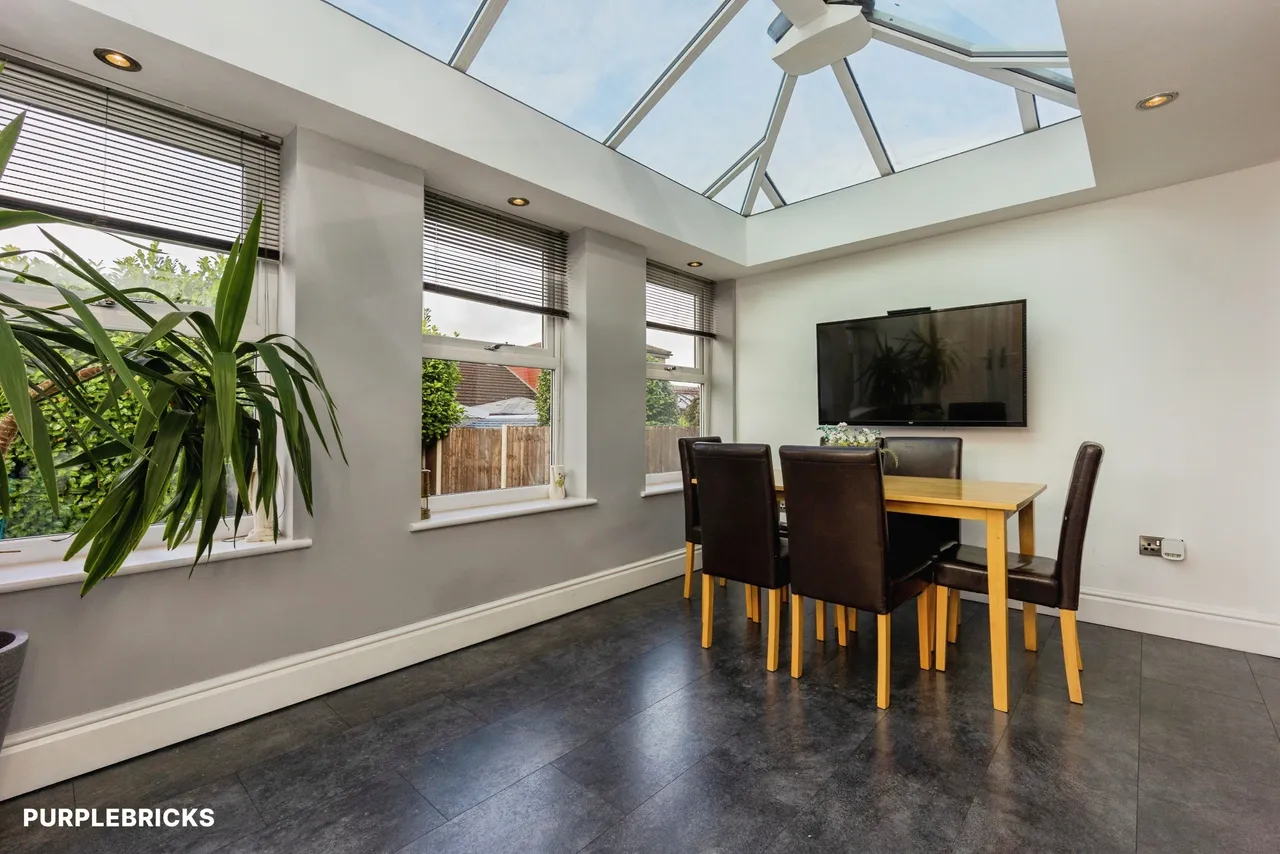 Bentley Road, Denton, M34, photo 14