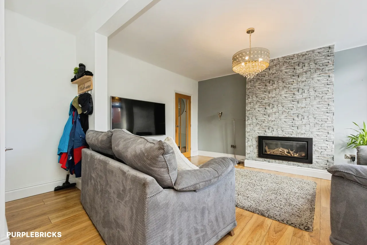Bentley Road, Denton, M34, photo 7