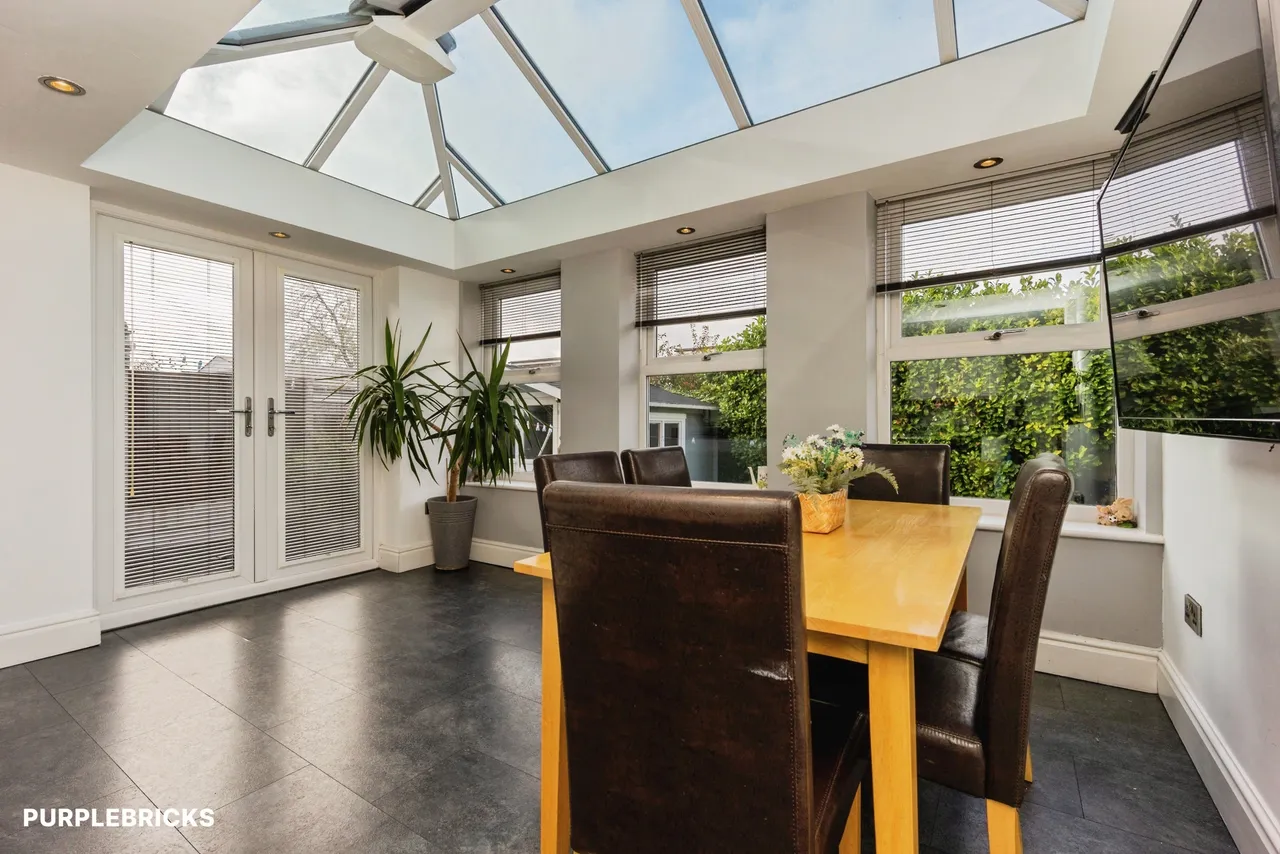 Bentley Road, Denton, M34, photo 12