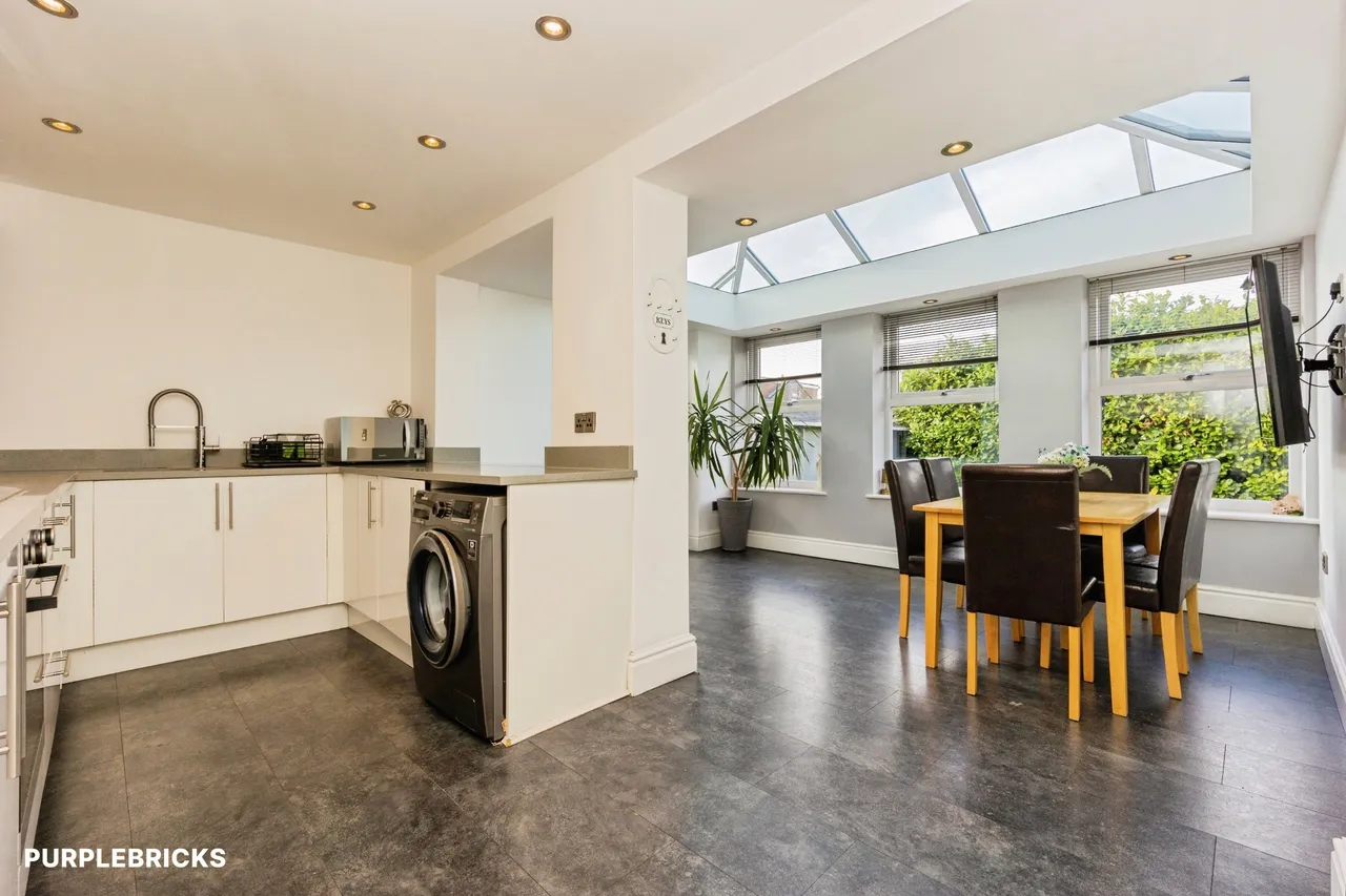 Bentley Road, Denton, M34, photo 8