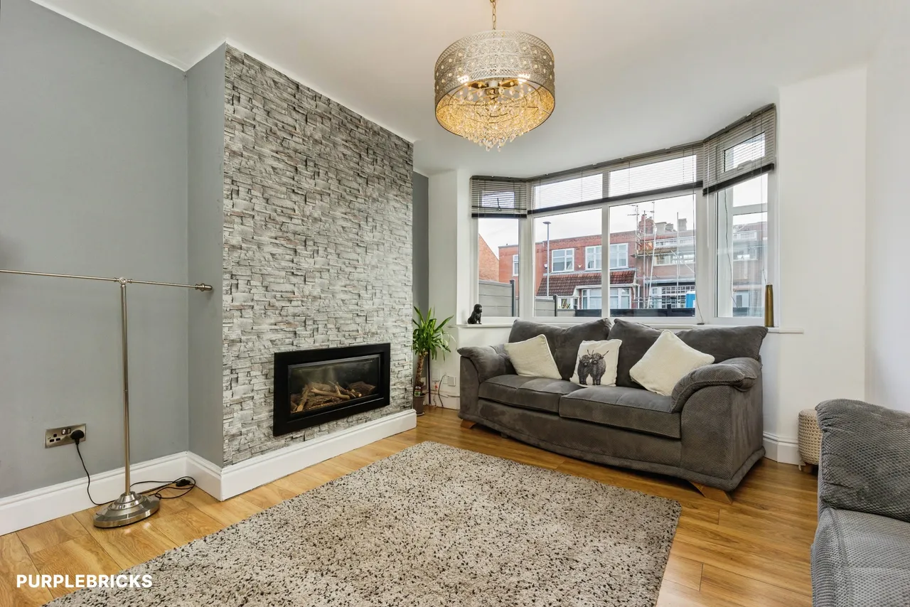 Bentley Road, Denton, M34, photo 5