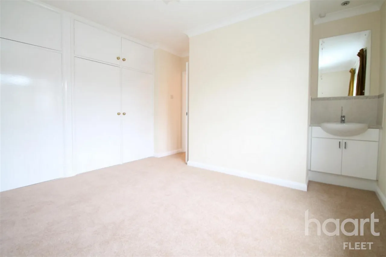 Cranbrook Court, GU51, photo 9