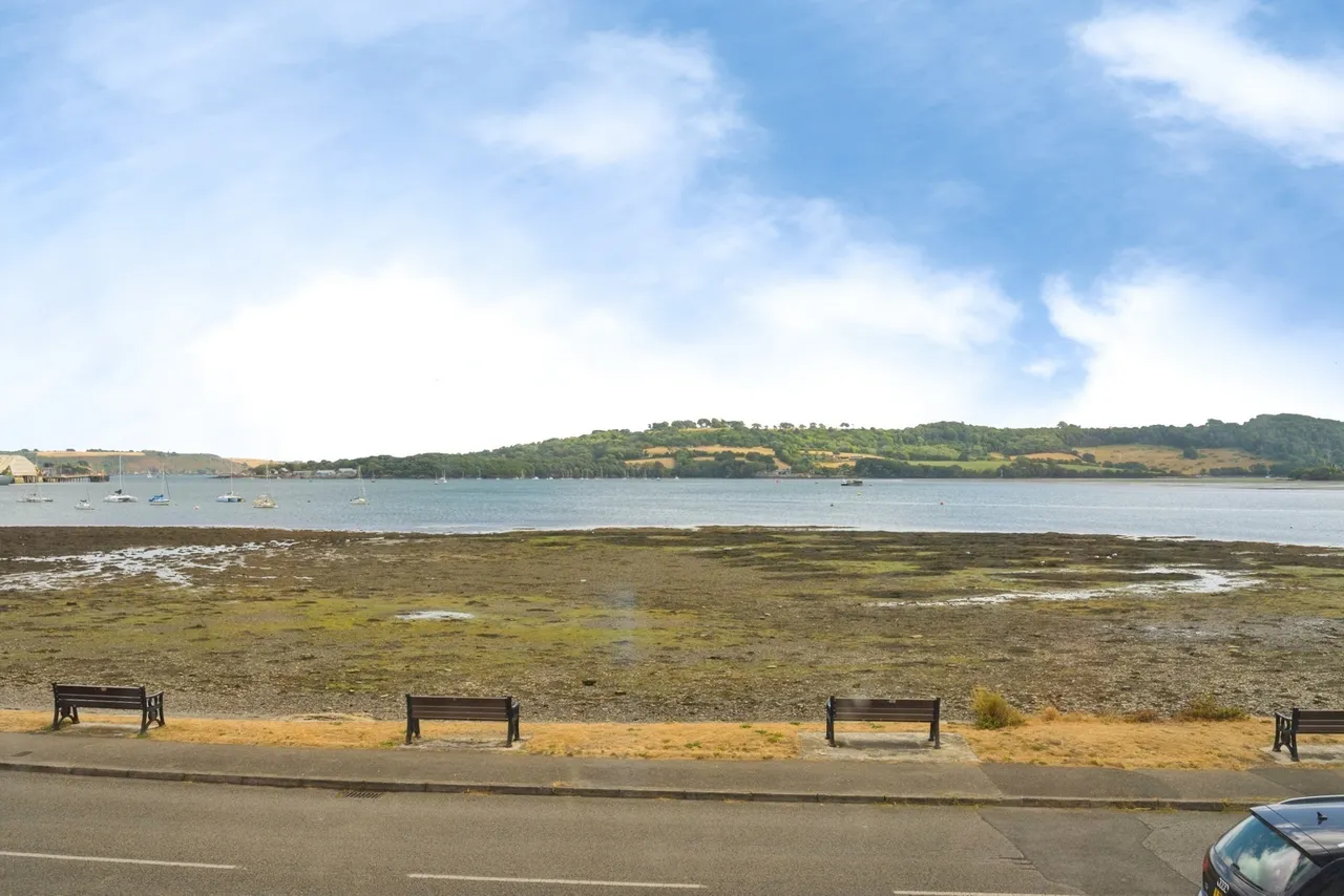 3 bed flat for sale, Marine Drive, Torpoint, PL11
