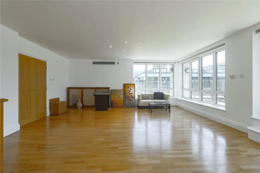 3 bed flat to rent, Beckford Close, Kensington, W14