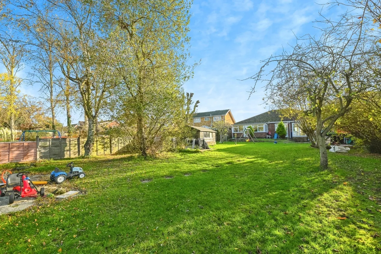 Point Clear Road, St. Osyth, Clacton-on-Sea, Essex, CO16, photo 8