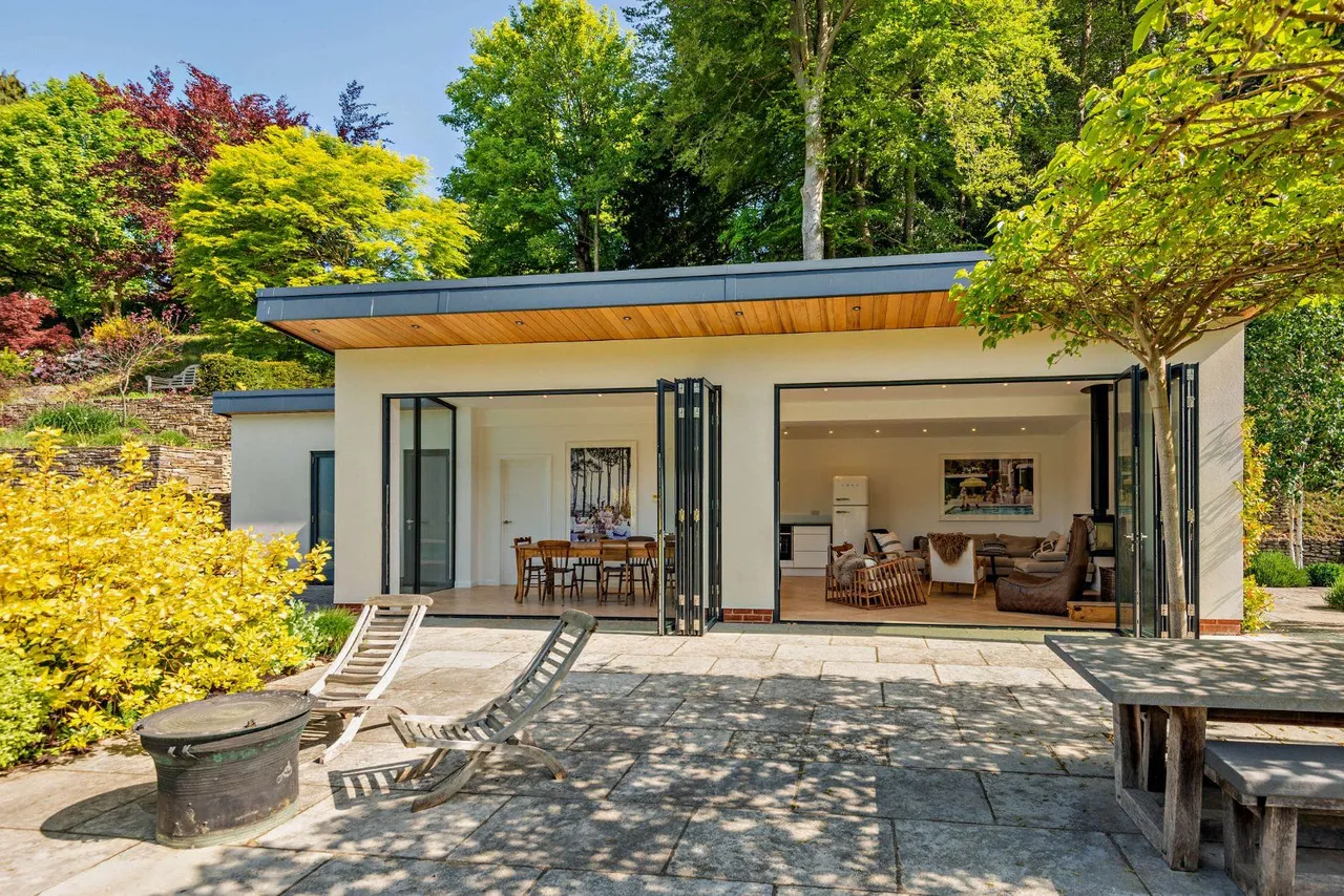 Headley Road, Grayshott, Hindhead, Surrey, GU26 6DL, photo 8