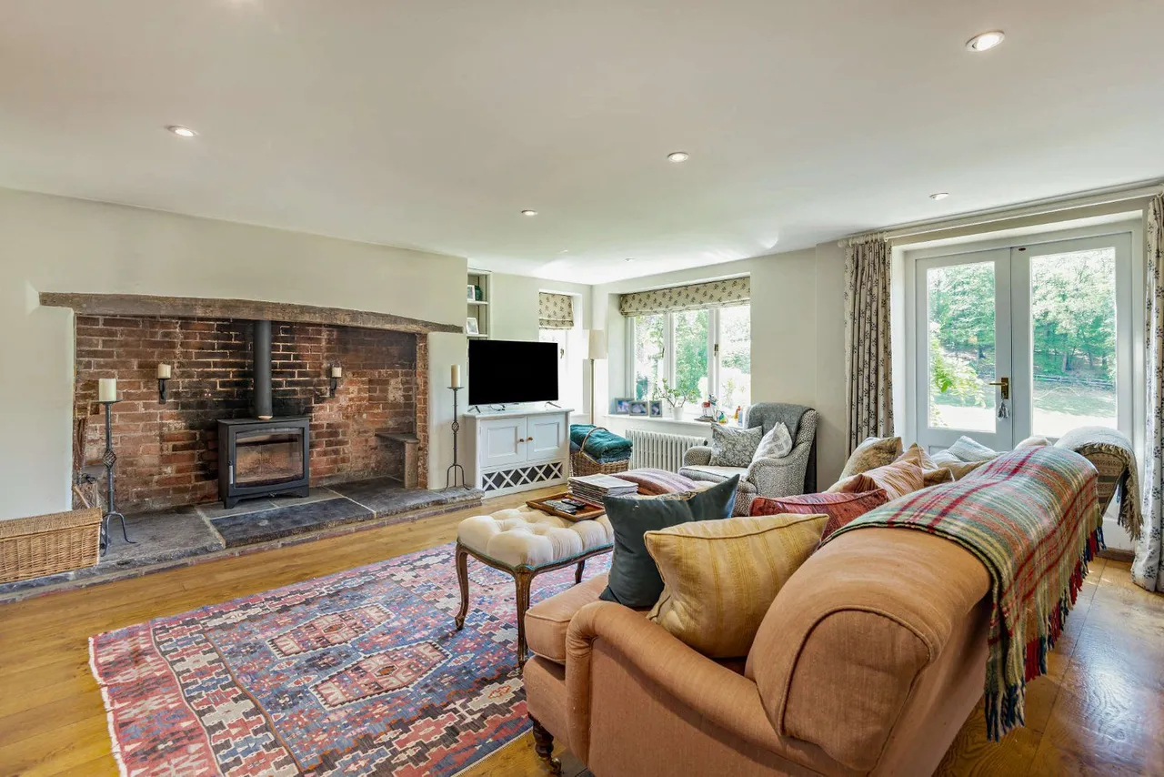Headley Road, Grayshott, Hindhead, Surrey, GU26 6DL, photo 5
