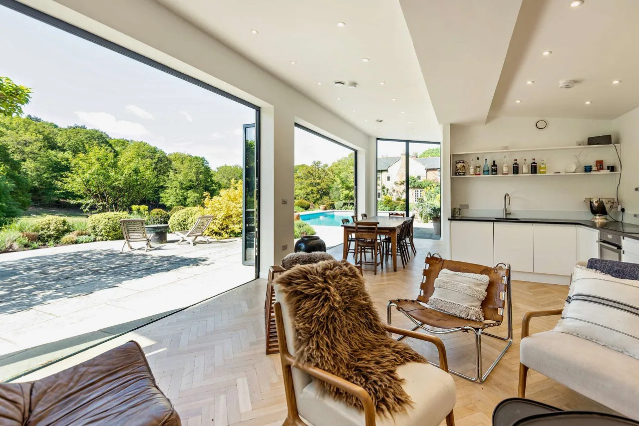 Headley Road, Grayshott, Hindhead, Surrey, GU26 6DL, photo 9