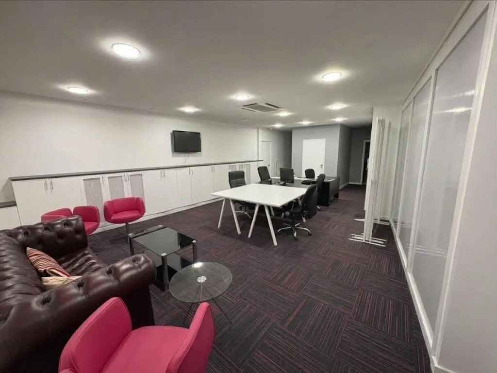 property to rent, The Broadway, Mill Hill