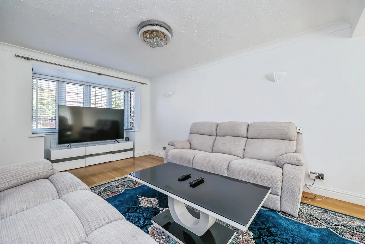Northolt Drive, Nuthall, Nottingham, Nottinghamshire, NG16, photo 3