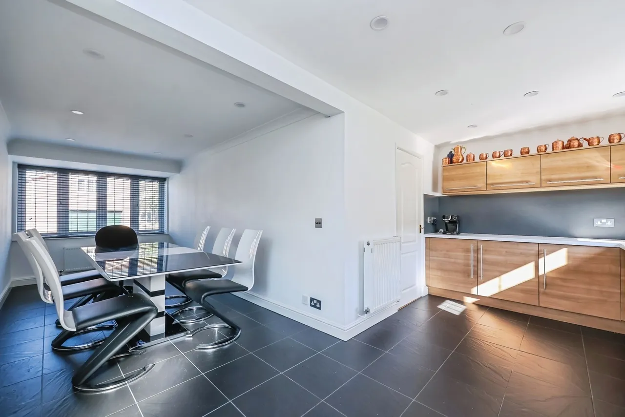 Northolt Drive, Nuthall, Nottingham, Nottinghamshire, NG16, photo 2