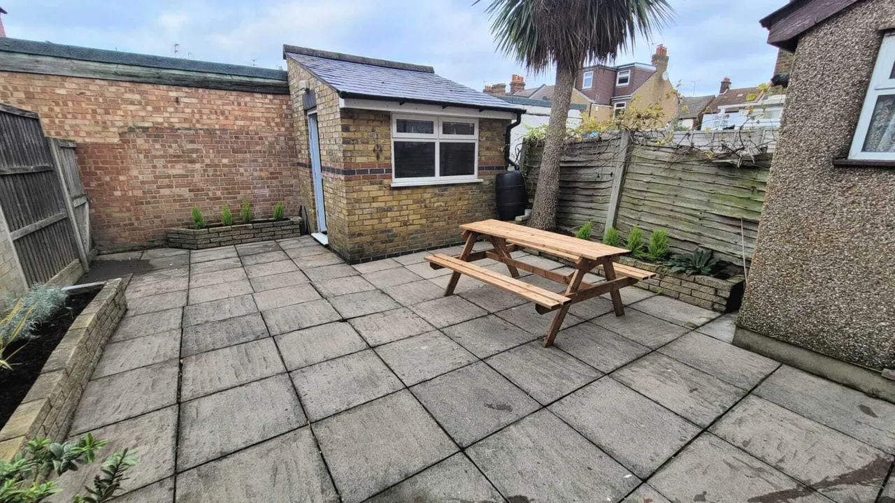 Vicarage Road, Watford, WD18, photo 13